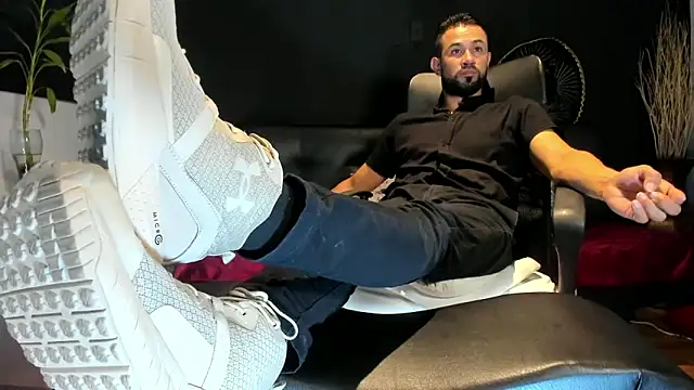 Snapshot of alessandro_wye chatting on 10.27.25 alessandro wye online show from 10.27.25