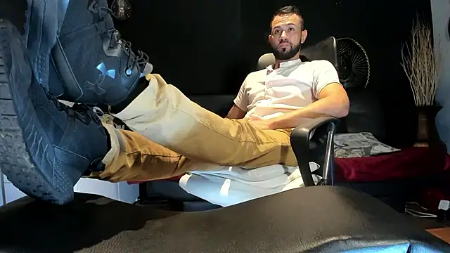 Snapshot of alessandro_wye chatting on 10.31.25 alessandro wye online show from 10.31.25