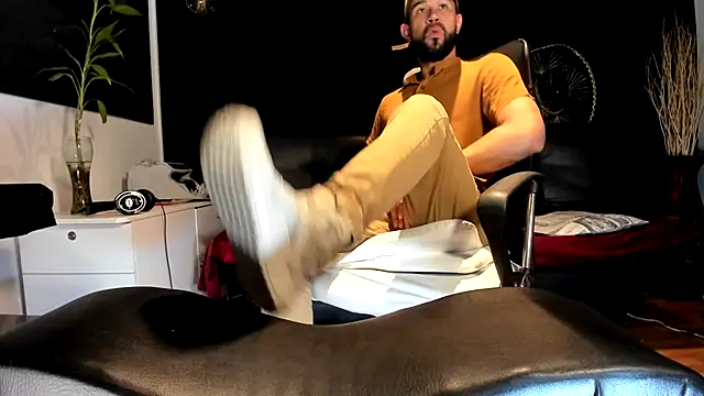 Snapshot of alessandro_wye chatting on 11.02.25 alessandro wye online show from 11.02.25