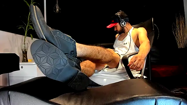 Snapshot of alessandro_wye chatting on 11.05.25 alessandro wye online show from 11.05.25