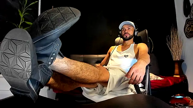 Snapshot of alessandro_wye chatting on 11.08.25 alessandro wye online show from 11.08.25