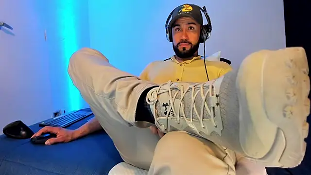 Snapshot of alessandro_wye chatting on 12.16.25 alessandro wye online show from 12.16.25