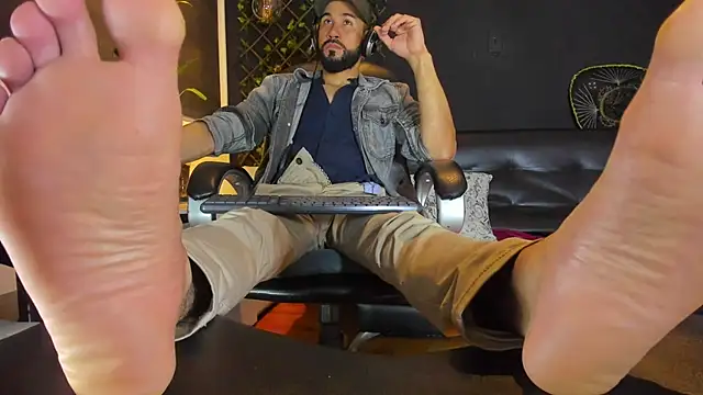 Snapshot of alessandro_wye chatting on 02.14.26 alessandro wye online show from 02.14.26