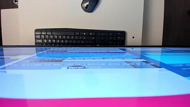 escarleth   online show from 03.22.25