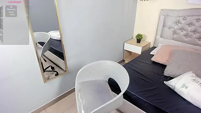 escarleth   online show from 02.14.26