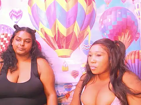 Snapshot of SexcGals chatting on 12.13.24 SexcGals online show from 12.13.24