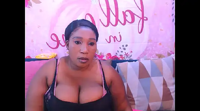 Snapshot of SexcGals chatting on 01.20.25 SexcGals online show from 01.20.25