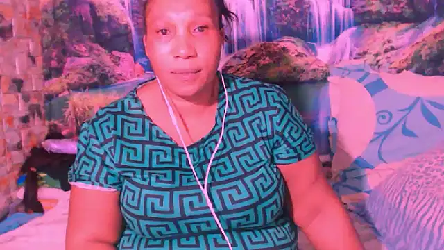 Snapshot of SexcGals chatting on 09.08.25 SexcGals online show from 09.08.25