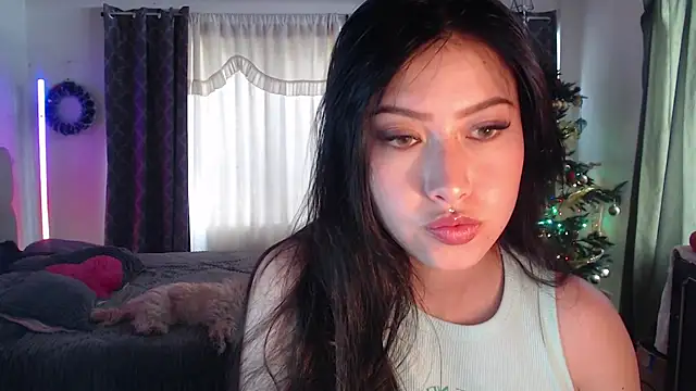 Snapshot of Emilyswan04 chatting on 12.17.24 Emilyswan04 online show from 12.17.24