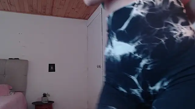 Snapshot of Emilyswan04 chatting on 01.10.25 Emilyswan04 online show from 01.10.25