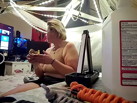 lit702 online show from 10.16.25