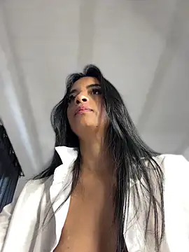 Laura fernandezII online show from 02.25.25