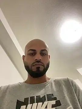 islandvybee55 online show from 02.14.25