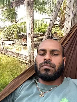 islandvybee55 online show from 11.12.25