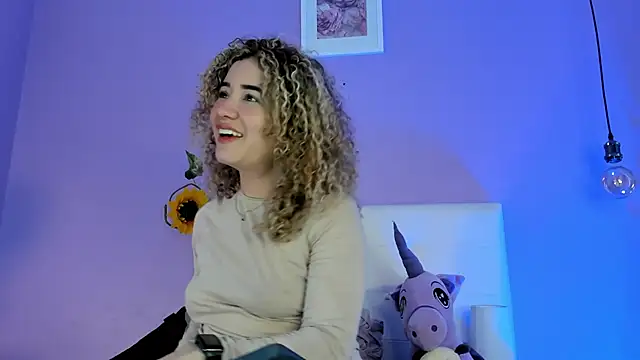 Snapshot of Charlotte11-11 chatting on 11.08.25 Charlotte11-11 online show from 11.08.25