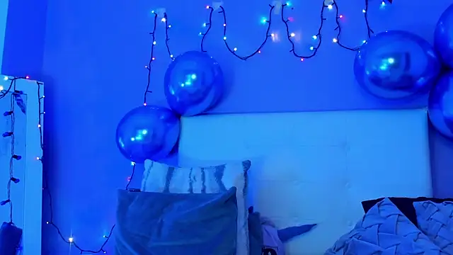 Snapshot of Charlotte11-11 chatting on 12.17.25 Charlotte11-11 online show from 12.17.25