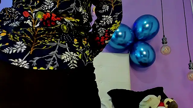 Snapshot of Charlotte11-11 chatting on 12.19.25 Charlotte11-11 online show from 12.19.25