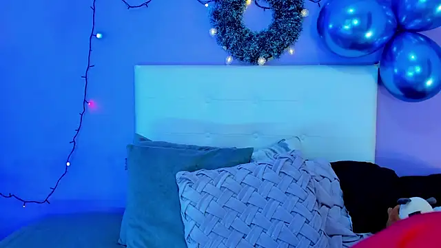 Snapshot of Charlotte11-11 chatting on 12.20.25 Charlotte11-11 online show from 12.20.25