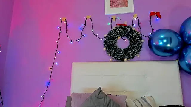 Snapshot of Charlotte11-11 chatting on 12.21.25 Charlotte11-11 online show from 12.21.25