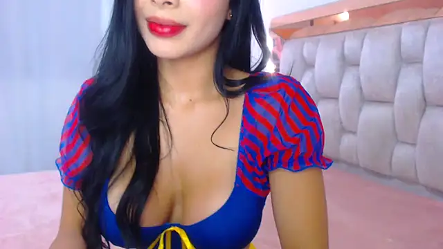 Snapshot of lolaperrys chatting on 11.01.25 lolaperrys online show from 11.01.25