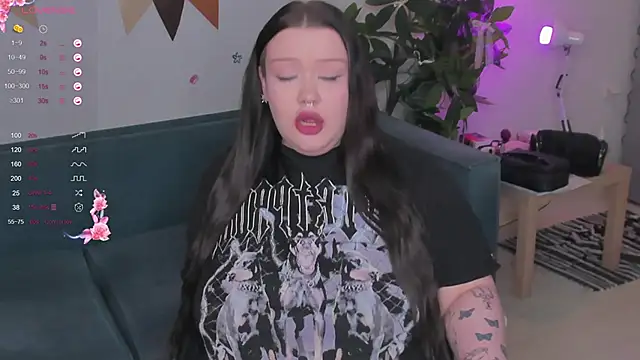 LilyBelll online show from 11.19.25