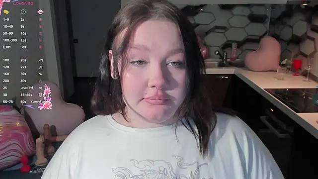 Snapshot of LilyBelll chatting on 02.18.26 LilyBelll online show from 02.18.26