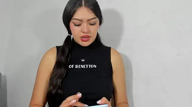 Snapshot of Sweet-Sophiee chatting on 01.10.25 Sweet-Sophiee online show from 01.10.25