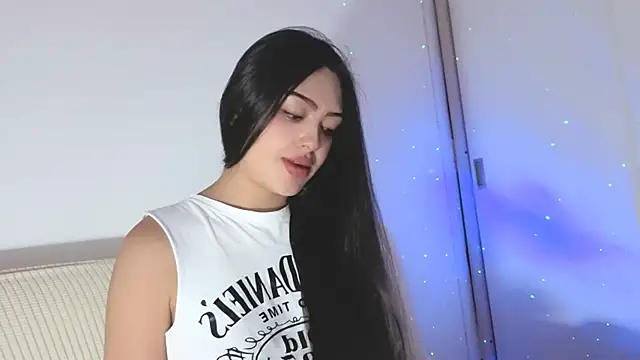 Snapshot of Sweet-Sophiee chatting on 05.23.26 Sweet-Sophiee online show from 05.23.26