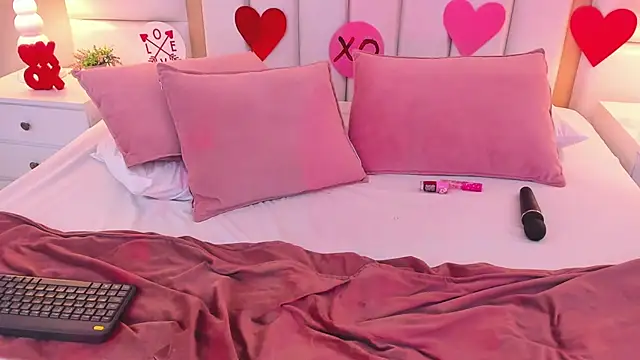 Snapshot of AmbarSantany chatting on 02.14.25 AmbarSantany online show from 02.14.25