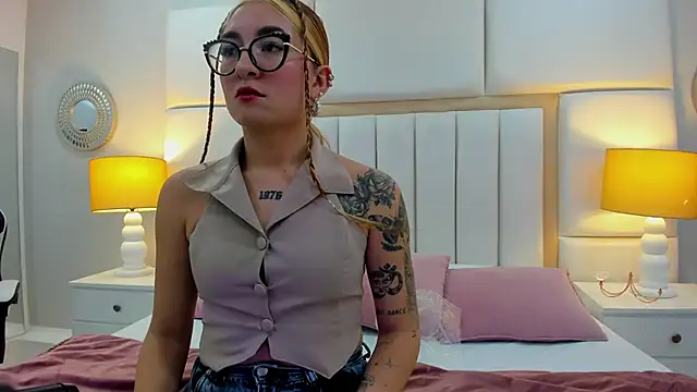 Snapshot of AmbarSantany chatting on 02.21.25 AmbarSantany online show from 02.21.25