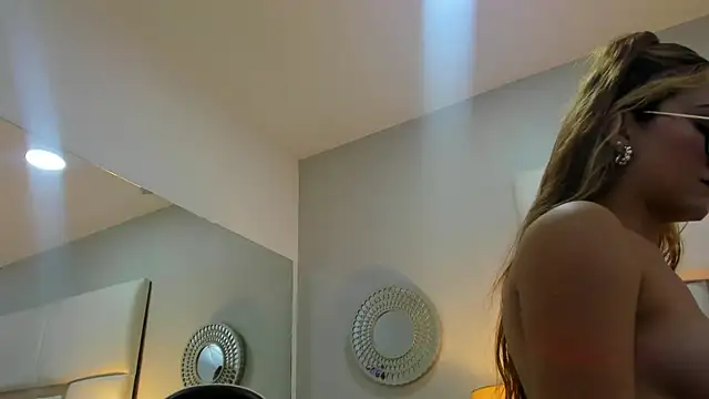 Snapshot of AmbarSantany chatting on 03.13.25 AmbarSantany online show from 03.13.25