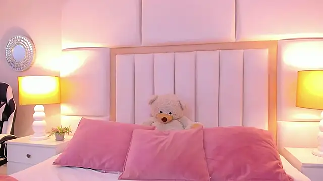 Snapshot of AmbarSantany chatting on 03.15.25 AmbarSantany online show from 03.15.25