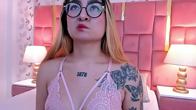 Snapshot of AmbarSantany chatting on 09.25.25 AmbarSantany online show from 09.25.25