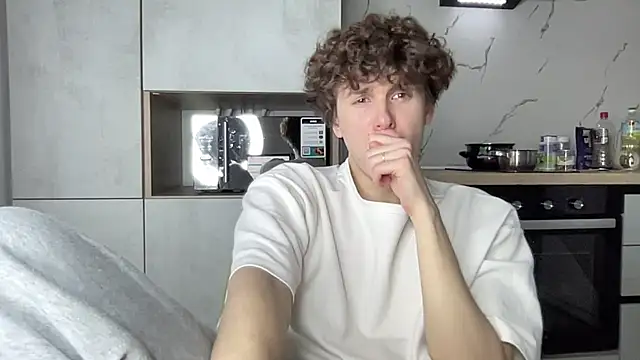 Snapshot of alyx_garden chatting on 02.25.26 alyx garden online show from 02.25.26