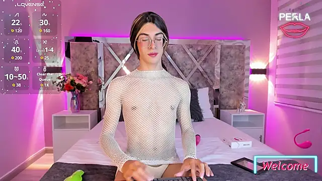 Snapshot of MaxiRogers chatting on 01.21.25 MaxiRogers online show from 01.21.25