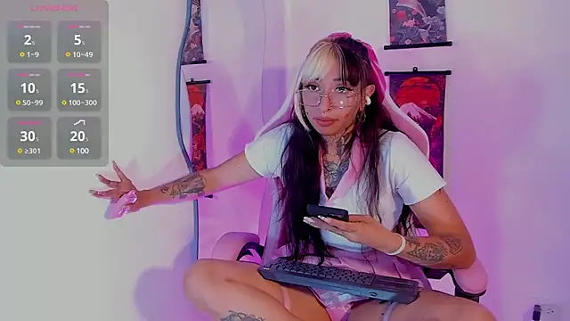 HollyHudsonn online show from 01.31.25