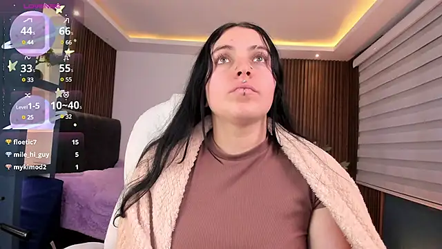 Snapshot of Lucy_Smith2 chatting on 12.06.24 Lucy Smith2 online show from 12.06.24