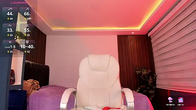 Snapshot of Lucy_Smith2 chatting on 12.30.24 Lucy Smith2 online show from 12.30.24