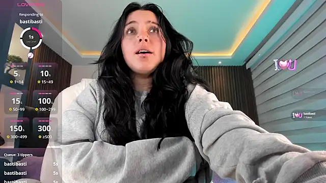 Snapshot of Lucy_Smith2 chatting on 12.31.24 Lucy Smith2 online show from 12.31.24