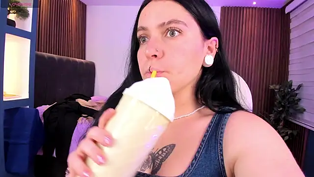 Snapshot of Lucy_Smith2 chatting on 01.25.25 Lucy Smith2 online show from 01.25.25