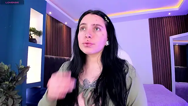 Snapshot of Lucy_Smith2 chatting on 02.14.25 Lucy Smith2 online show from 02.14.25