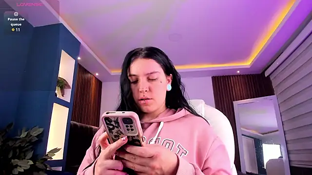 Snapshot of Lucy_Smith2 chatting on 02.26.25 Lucy Smith2 online show from 02.26.25