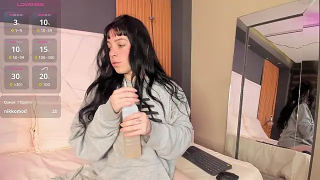 Snapshot of Lucy_Smith2 chatting on 09.23.25 Lucy Smith2 online show from 09.23.25