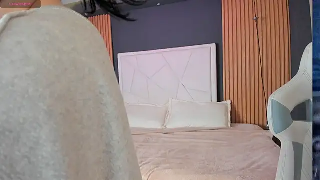 Snapshot of Lucy_Smith2 chatting on 09.24.25 Lucy Smith2 online show from 09.24.25