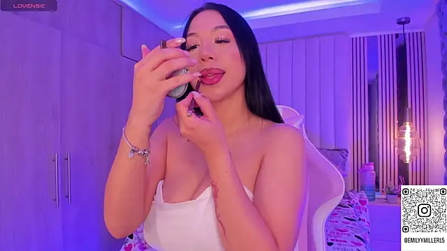 Emilyymilleer  online show from 12.02.24