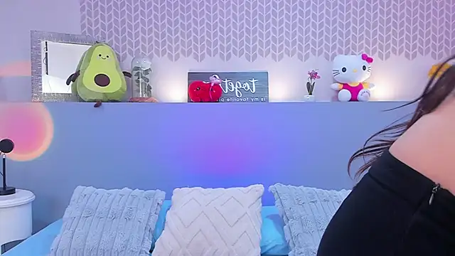 Snapshot of CheryelFox chatting on 05.22.26 CheryelFox online show from 05.22.26