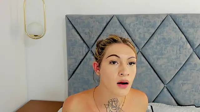 Snapshot of Lizz_Luna chatting on 12.14.24 Lizz Luna online show from 12.14.24