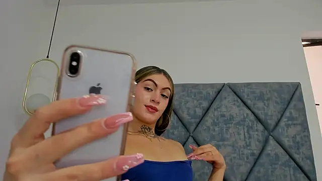 Snapshot of Lizz_Luna chatting on 01.22.25 Lizz Luna online show from 01.22.25