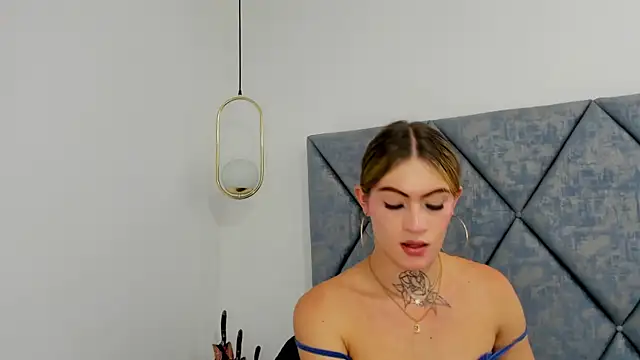 Snapshot of Lizz_Luna chatting on 01.22.25 Lizz Luna online show from 01.22.25