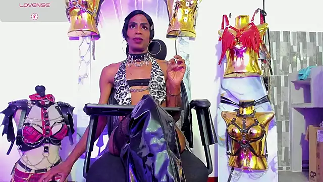 Snapshot of corwindallas24cm chatting on 05.22.26 corwindallas24cm online show from 05.22.26